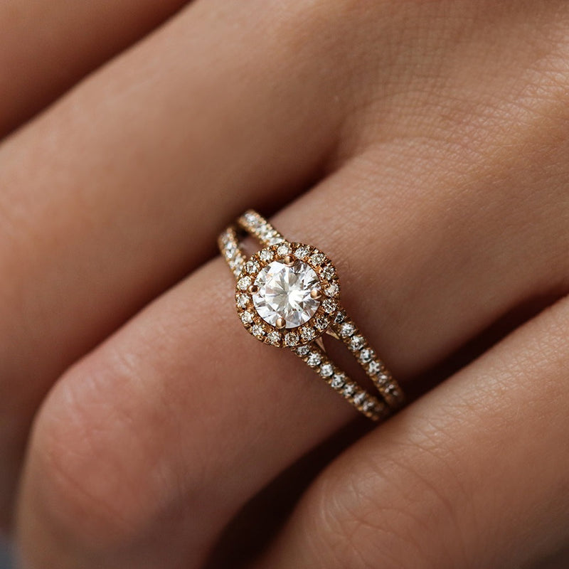 Bague de fiançailles en or 18 carats et diamants halo | Deloison Paris