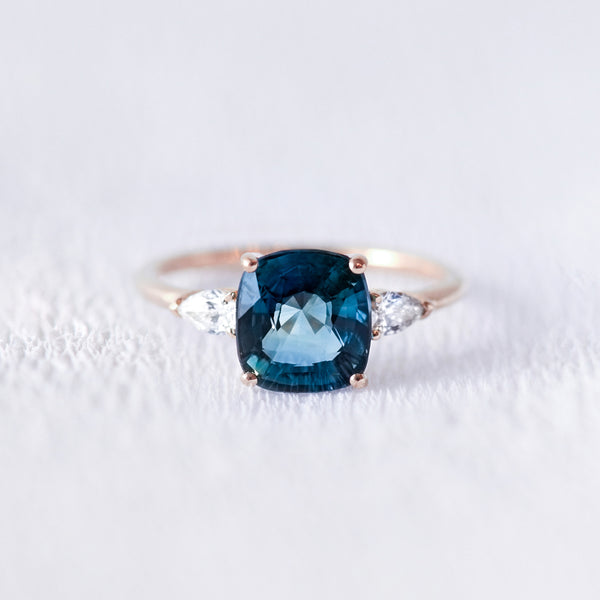 Bague de fiançailles en or 18 carats et saphir vert | Deloison Paris