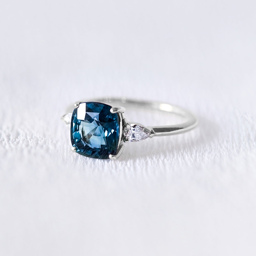 Bague de fiançailles en or 18 carats et saphir vert | Deloison Paris