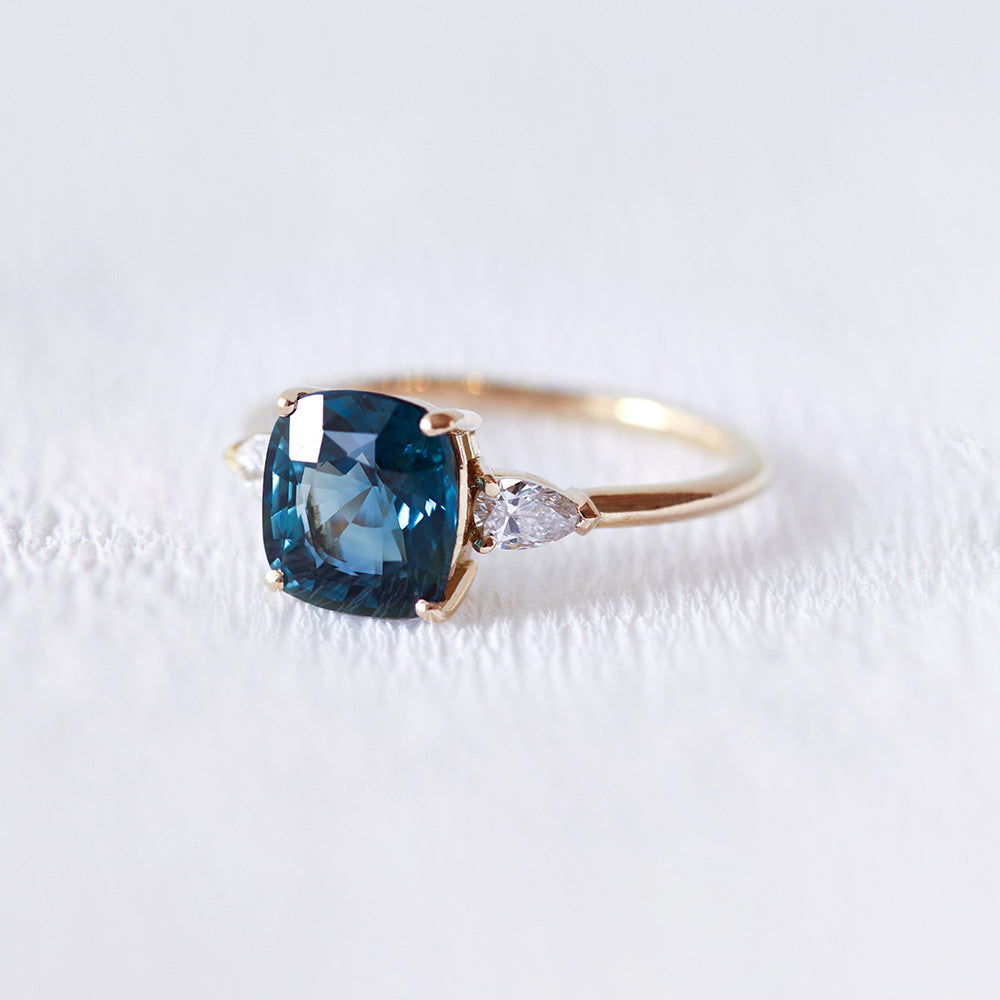 Bague de fiançailles en or 18 carats et saphir vert | Deloison Paris