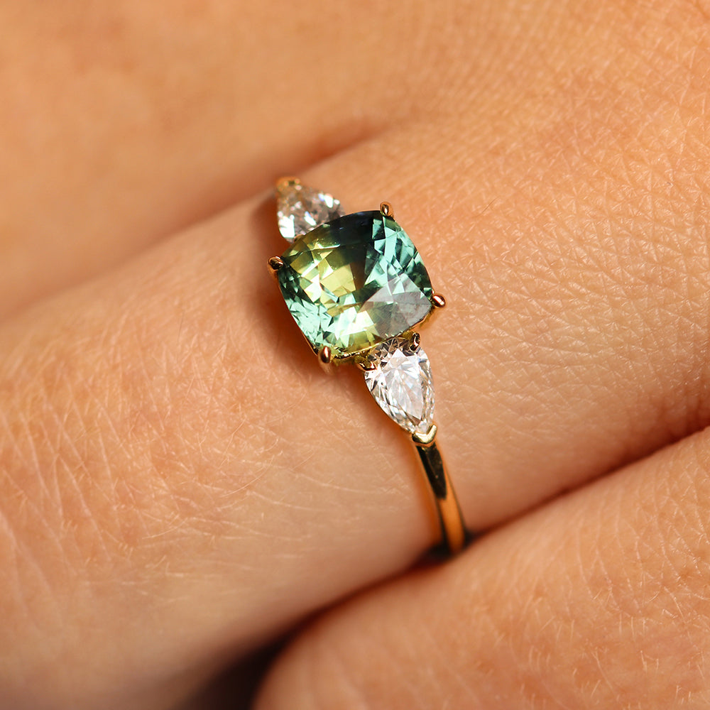 Bague de fiançailles en or 18 carats et saphir vert | Deloison Paris