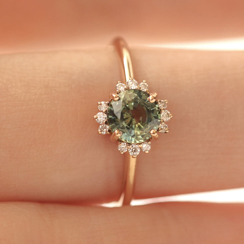 Bague de fiançailles en or, saphir vert et diamants | Deloison Paris
