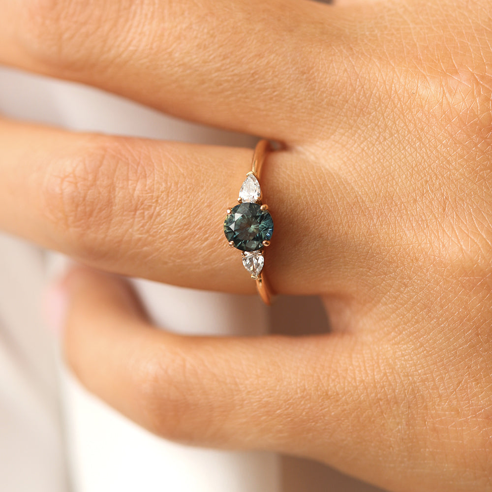 Bague de fiançailles en or saphir vert et diamants | Deloison Paris