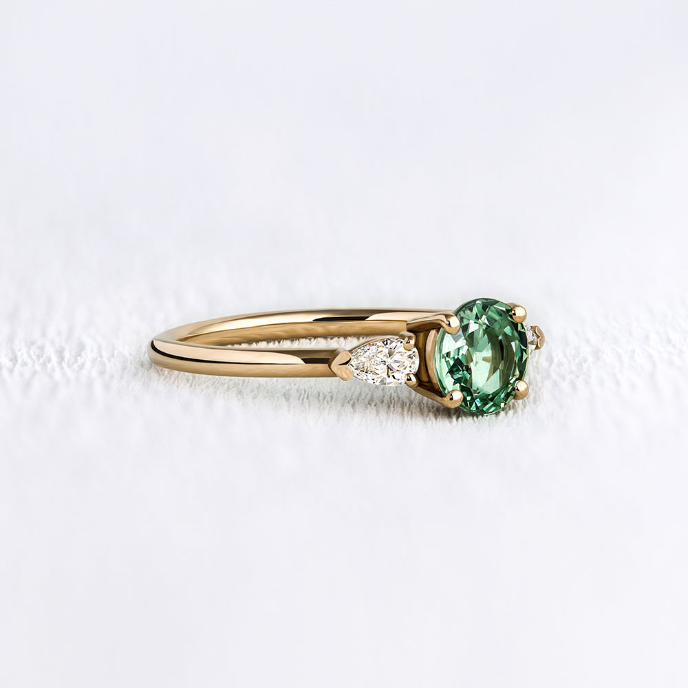 Bague de fiançailles en or saphir vert et diamants | Deloison Paris