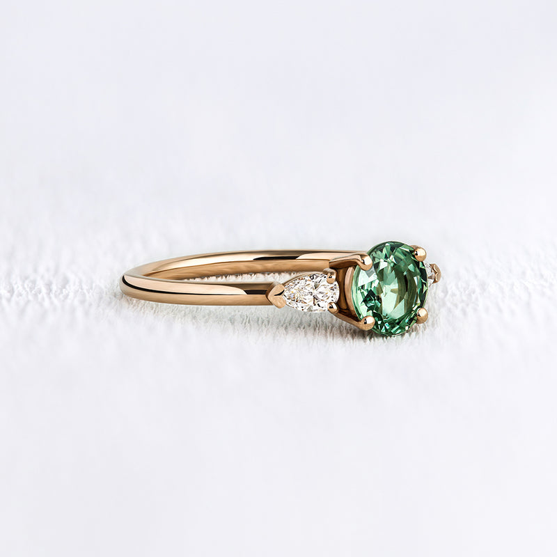 Bague de fiançailles en or saphir vert et diamants | Deloison Paris
