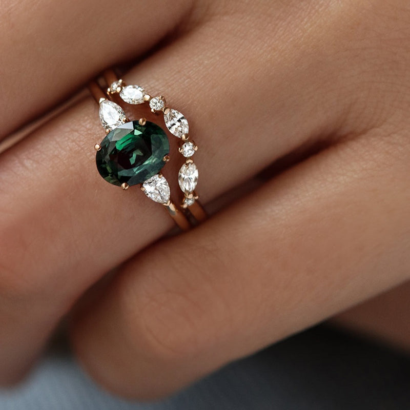 Bague de fiançailles originale saphir vert et diamants | Deloison Paris