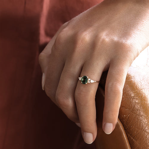 Bague de fiançailles en 18 carats et saphir vert | Deloison Paris